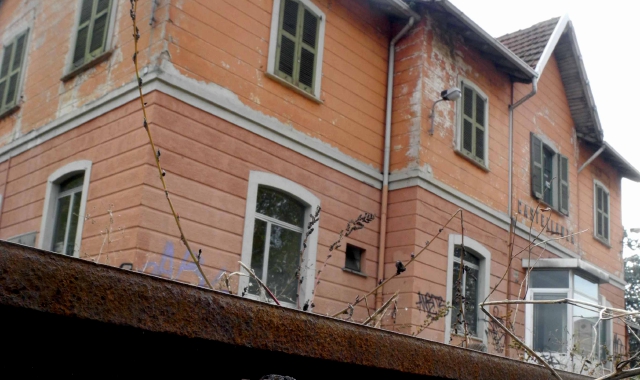 L’appello: «Nuova vita alla vecchia stazione»