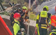 Si calano nel torrente, maxi-esercitazione dei vigili del fuoco