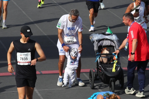 Da Besano alla maratona di Atene. Nel passeggino