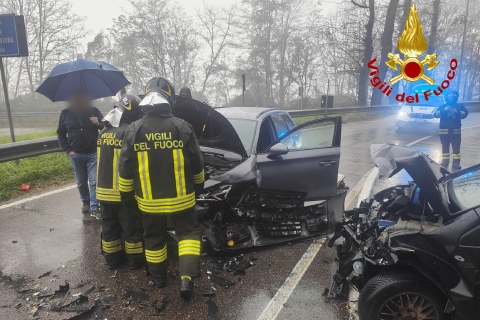 Scontro tra auto sulla Provinciale, coinvolti due giovani