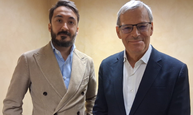 Il reporter di guerra Fausto Biloslavo (a destra) con Matteo Carnieletto, il collega che lo ha intervistato sabato sera in Sala Impero 
