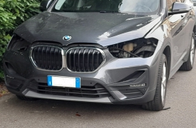 Auto fatte a pezzi, ladri scatenati