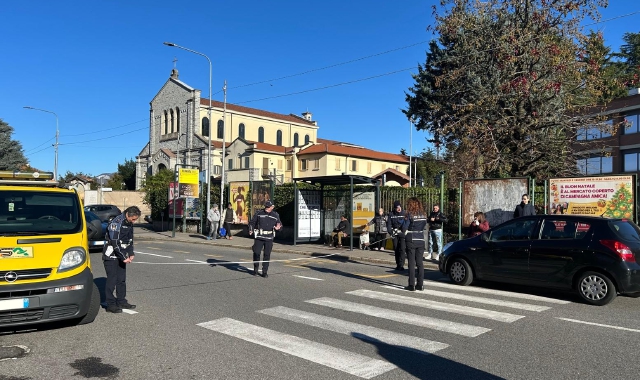 Sul posto la polizia locale per i rilievi