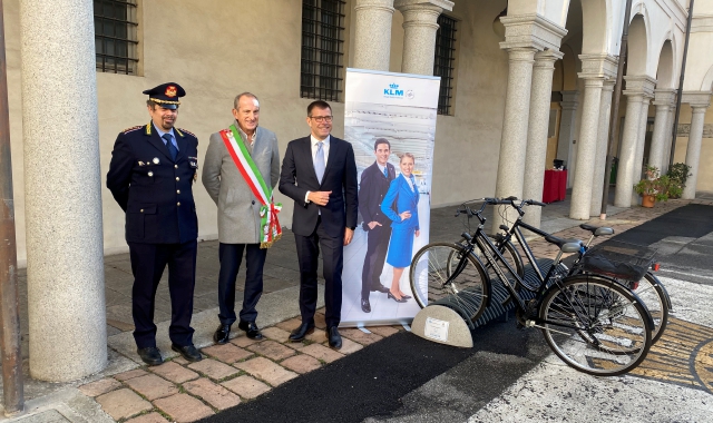 KLM regala 16 nuove rastrelliere a Busto Arsizio