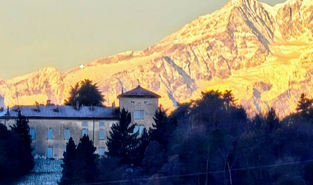 Il Monte Rosa brilla dopo la nevicata