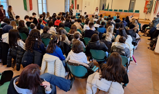 Lavinia ai giovani: “Scegliete bene il vostro futuro”