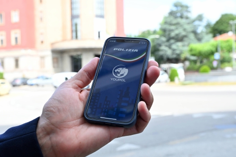 Molestata in stazione, chiede aiuto con YouPol