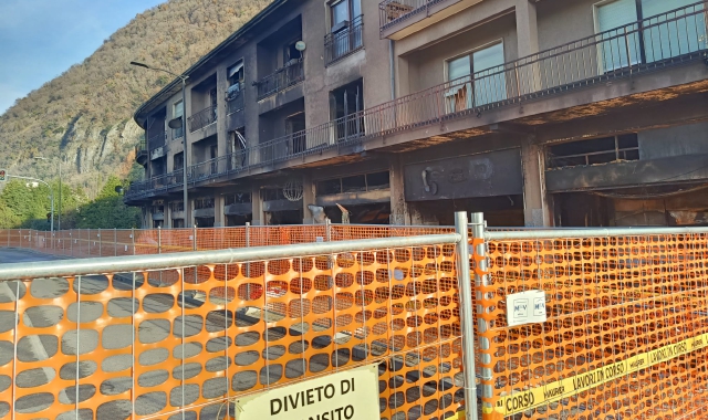 L’edificio ora transennato e sotto sequestro