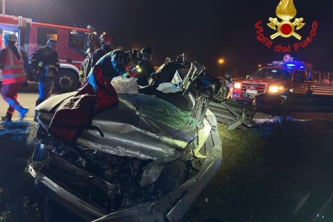 Rischia la vita dopo lo schianto: terza operazione per salvarlo