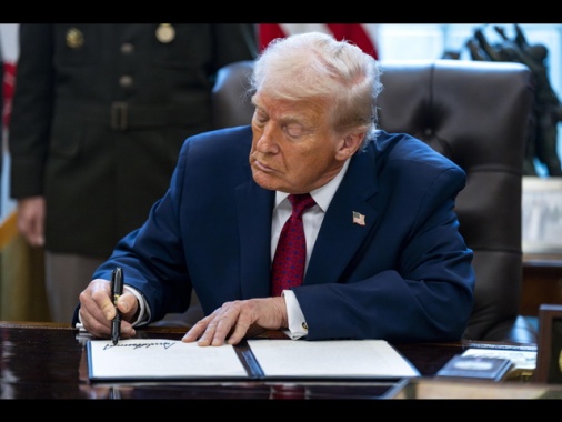 'Trump ha firmato finora 221 ordini esecutivi, più dell'intero primo mandato'