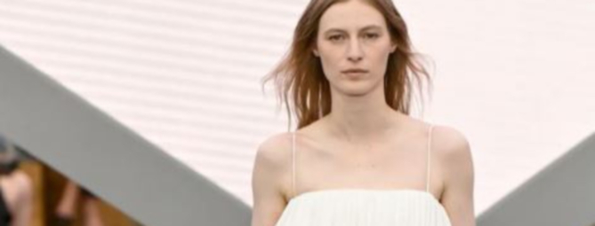 Danzare sulle nuvole con il colore dell’anno