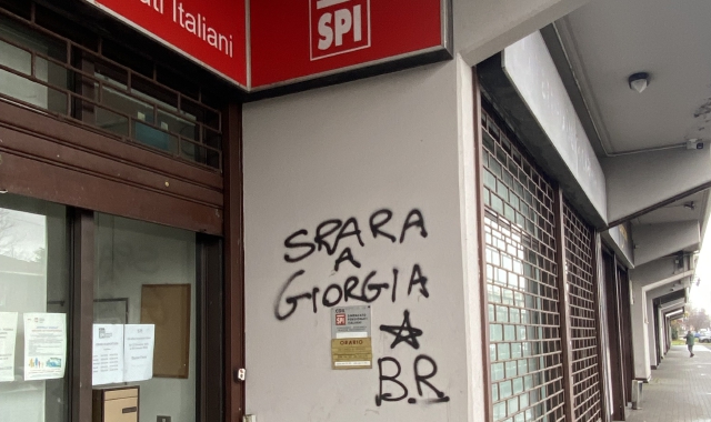 La nuova scritta apparsa a Busto Arsizio