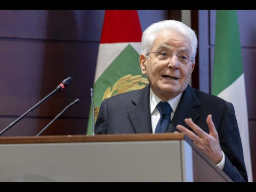 Mattarella, il modello democratico è sfidato da Stati con involuzioni autoritarie