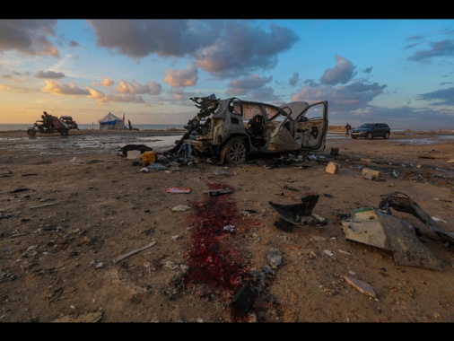 Al Jazeera, 'raid israeliano su un rifugio a Gaza, 6 morti'