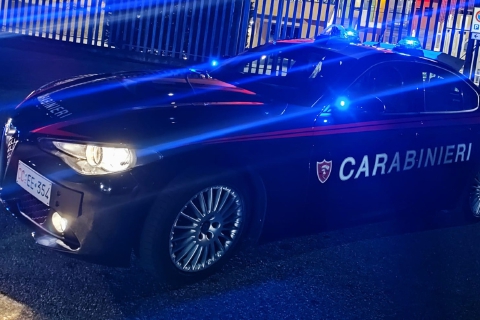 Uccide moglie e cane, poi si toglie la vita