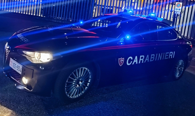 Uccide moglie e cane, poi si toglie la vita