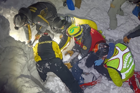 Sciatore sepolto dalla neve: salvato sul Col d’Olen