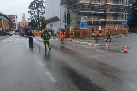 Fuga di gas in via Monte Rosa: edifici evacuati
