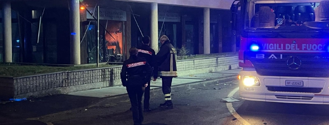 Tg Prealpina: fanno esplodere il bancomat, ladri in fuga