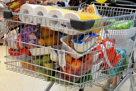 Spesa di Natale senza pagare: fidanzati arrestati all’Iper