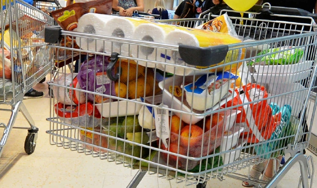 Spesa di Natale senza pagare: fidanzati arrestati all’Iper