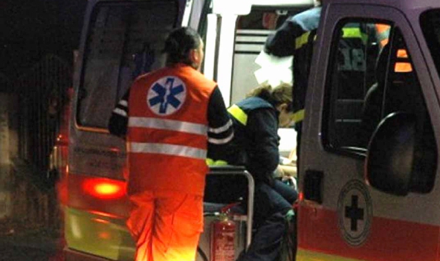 Vani i tentativi di soccorso dei sanitari del 118 (foto Archivio)