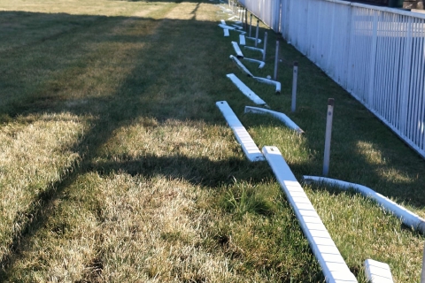 Varese, ippodromo: scontro sulle staccionate