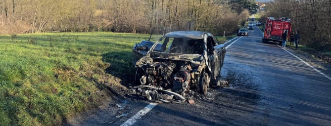 Tg Prealpina - Auto a fuoco, donna e bimbo in salvo