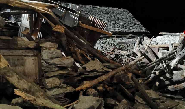 Quello che resta della casa crollata