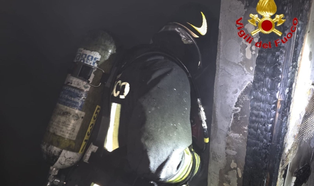 Fiamme in casa a Gallarate: una persona in ospedale