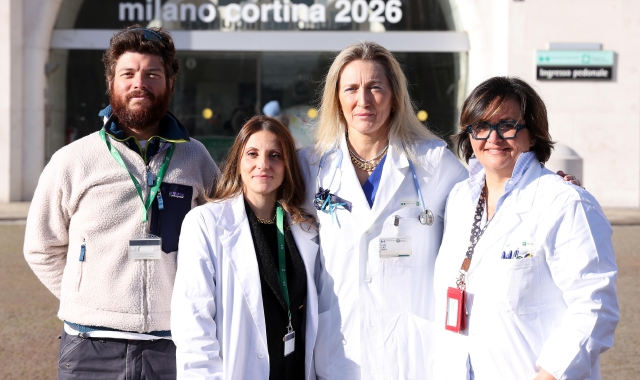 I membri dello scout team inviato dall�ospdela Niguarda di Milano in Svizzera, a margine del punto stampa tenuto all’ingresso dell’ospedale per aggiornare sulla condizione dei ragazzi e ragazze ricoverati dopo l’incendio in un locale di Crans Montana