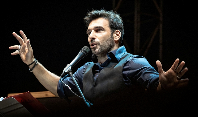 Edoardo Leo in scena (credit Chiara Calabrò)