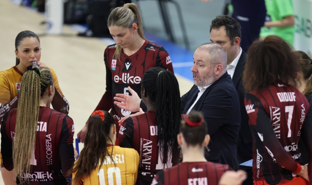 Classe 1970, originario di Formigine, Enrico Barbolini è all’Uyba dal dicembre 2023 ed è stato nominato primo allenatore dall’ottobre 2024