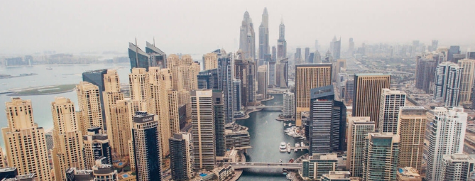 La casa a Dubai, i travestimenti, il raggiro: rom assolti