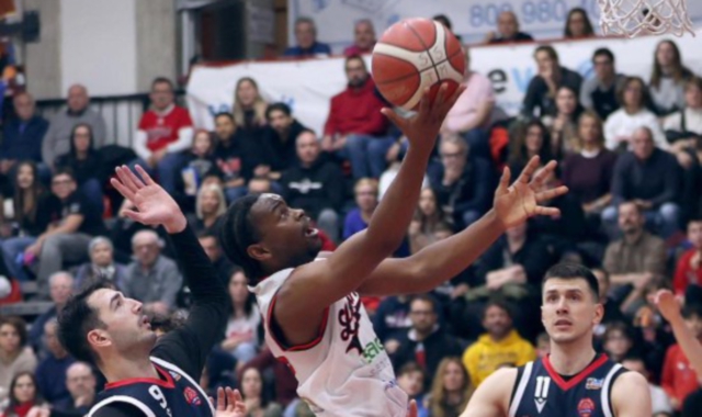 Legnano battuta in casa da Lumezzane: 79-80