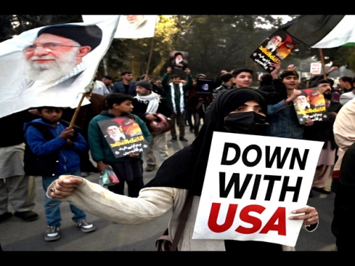 Gli Usa avvisano i propri cittadini: 'Lasciate subito l'Iran subito'