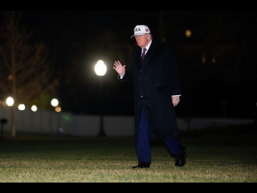 Trump plaude all'inflazione Usa, Powell tagli i tassi