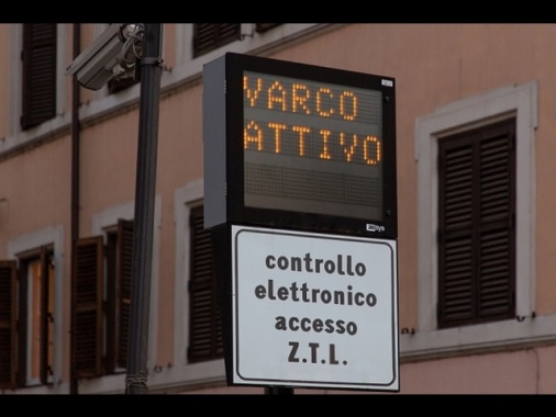 Nel centro storico di Roma da domani scatta il limite dei 30 km/h
