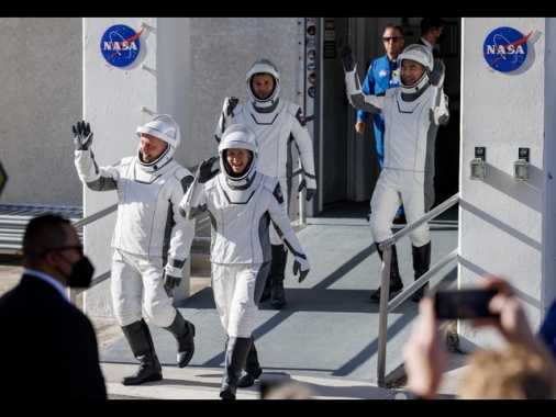 Rientrata la missione Crew 11, ammaraggio al largo della California