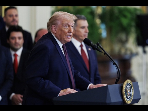 Trump, potrei imporre dazi sui paesi non d'accordo sulla Groenlandia