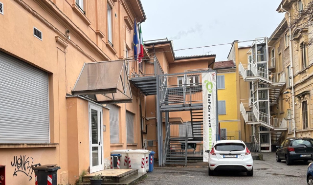 L’ingresso dello Spazio Giovani di via Como 