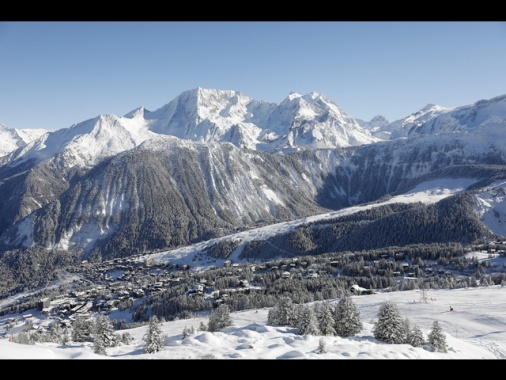 Incendio in hotel di una località sciistica in Savoia, evacuate 83 persone