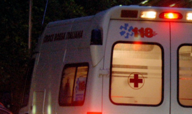 Il giovane è stato accompagnato in ospedale per le cure del caso