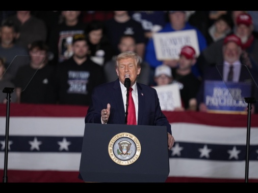 Trump, 'il tempo stringe, l'Iran si sieda al tavolo e negozi'