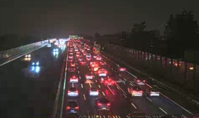 Le code in direzione Nord riprese dalla webcam di Autostrade per l’Italia