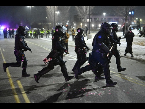 A Minneapolis 16 arresti, 'hanno aggredito gli agenti'