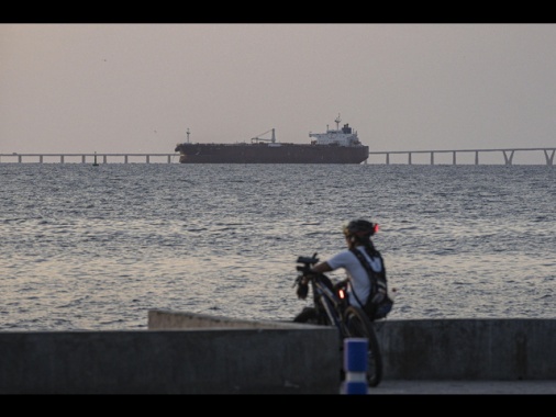 Rally del petrolio, Brent supera 70 dollari ai massimi da settembre