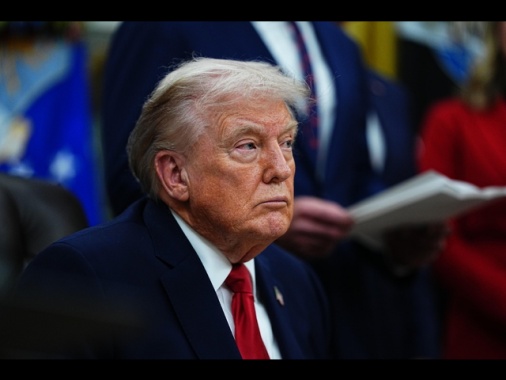 Trump minaccia dazi ai Paesi che vendono petrolio a Cuba