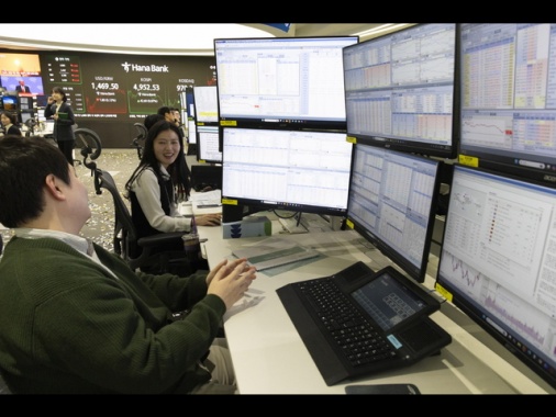 Borsa: l'Asia chiude in calo tra attesa per la Fed e rischi per l'Ia