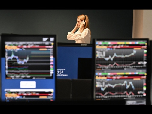 Lo spread tra Btp e Bund apre poco mosso a 61 punti